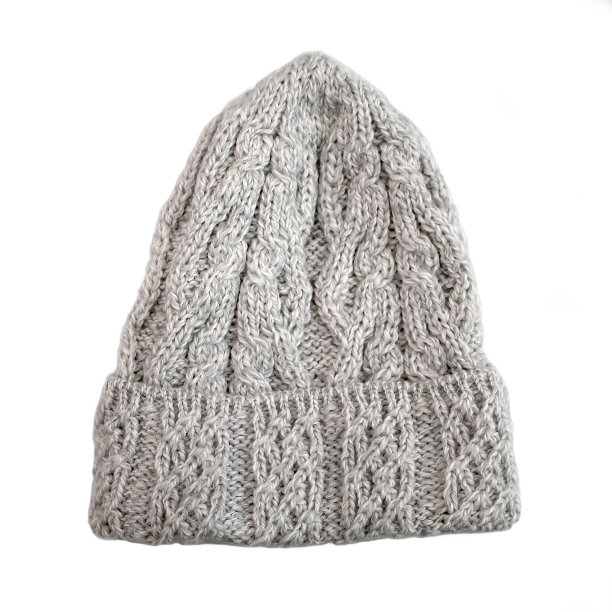 Grijs Aran mutsje van honderd procent wol