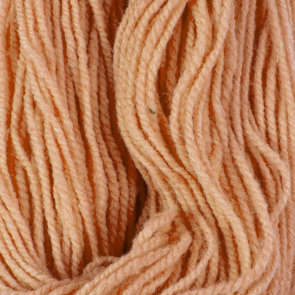 Plantaardig zalmroze geverfd biologisch wollen breigaren